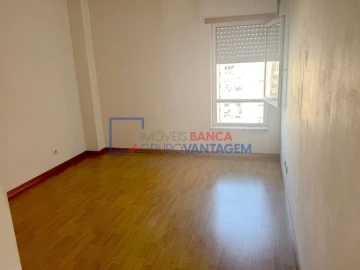Apartamento T3 para Venda em Carregado e Cadafais