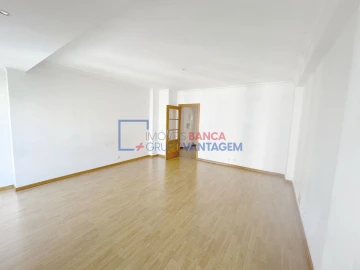 Apartamento T3 para Venda em Carregado e Cadafais