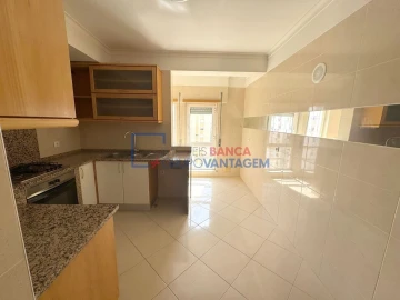 Apartamento T3 para Venda em Carregado e Cadafais
