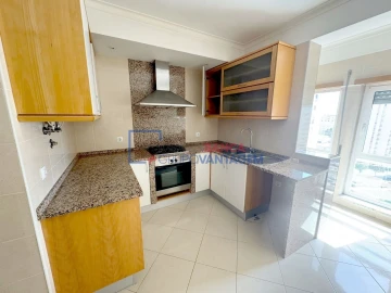 Apartamento T3 para Venda em Carregado e Cadafais