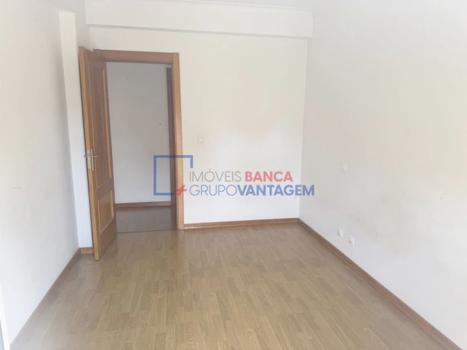 Apartamento T3 para Venda em Carregado e Cadafais Foto 6