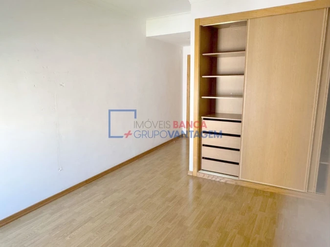 Apartamento T3 para Venda em Carregado e Cadafais Foto 11