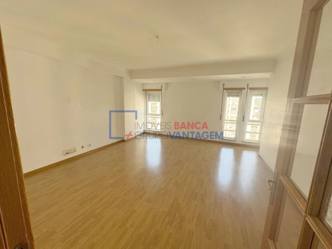 Apartamento T3 para Venda em Carregado e Cadafais Foto 16