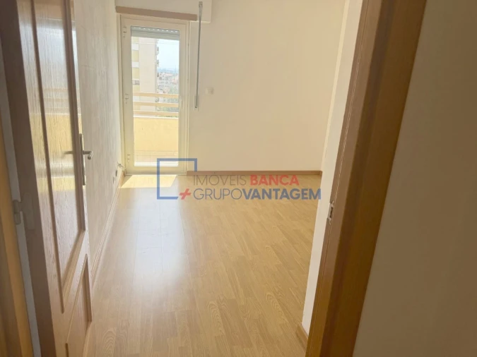 Apartamento T3 para Venda em Carregado e Cadafais Foto 17