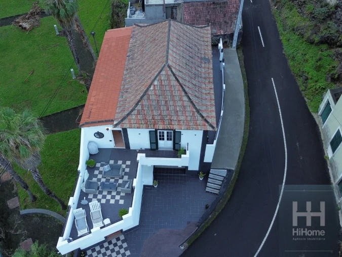 Moradia T6 para Venda em Porto Moniz Foto 2