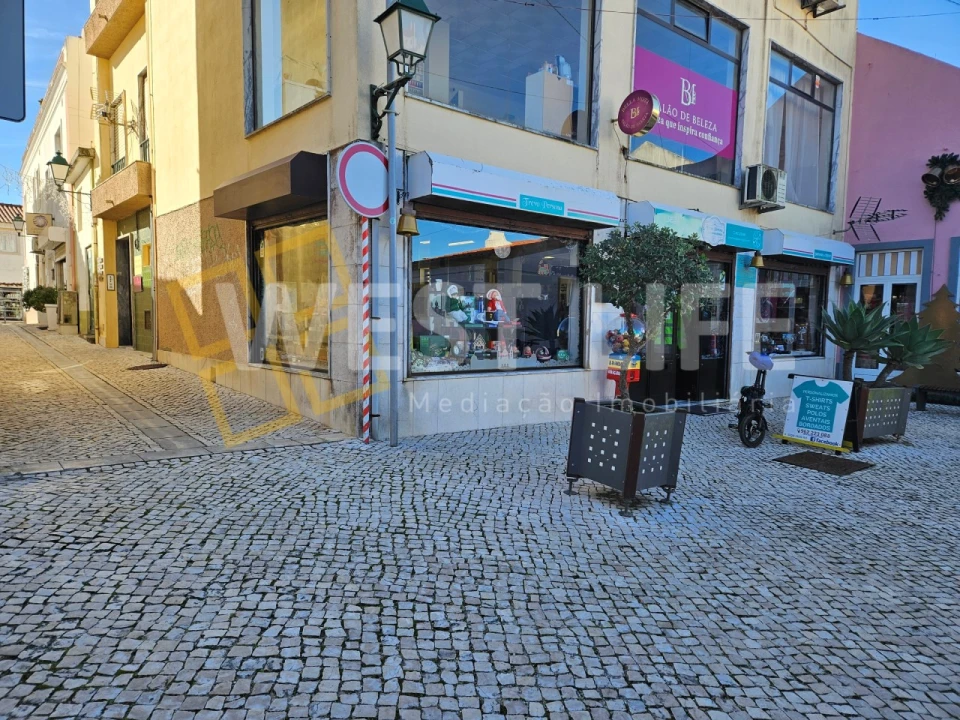 Loja para Arrendamento em Mafra Foto 2