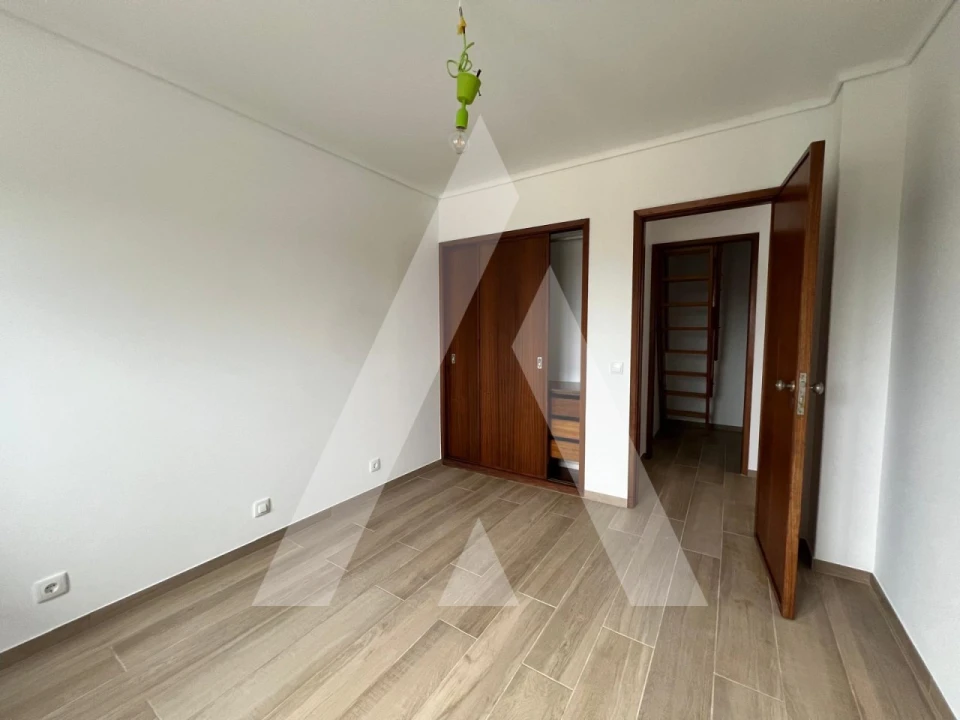 Apartamento T2 para Arrendamento em Eixo e Eirol Foto 9
