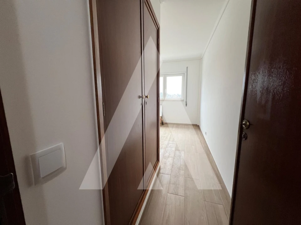 Apartamento T2 para Arrendamento em Eixo e Eirol Foto 11