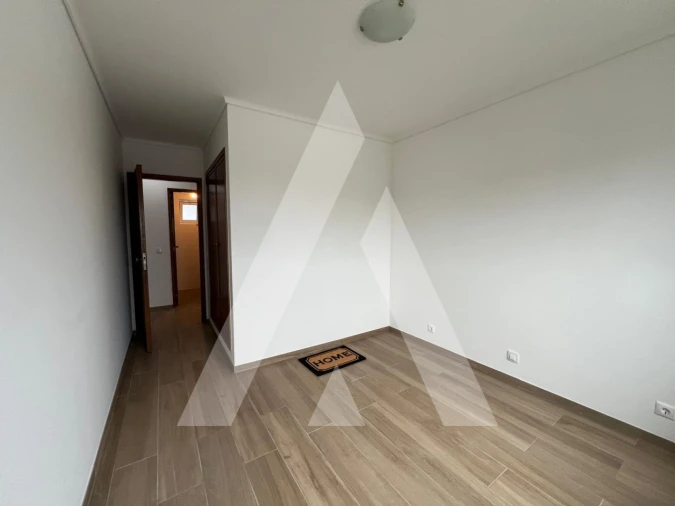 Apartamento T2 para Arrendamento em Eixo e Eirol Foto 12