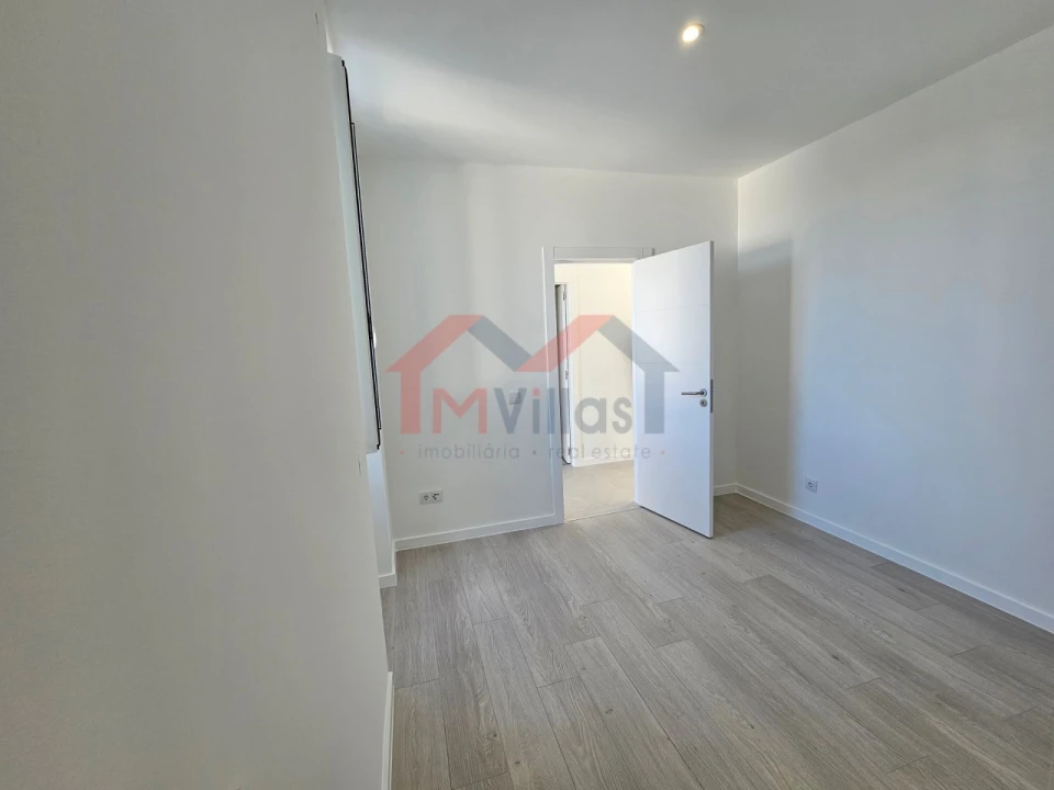 Moradia T2 para Venda em Loule (São Clemente) Foto 10