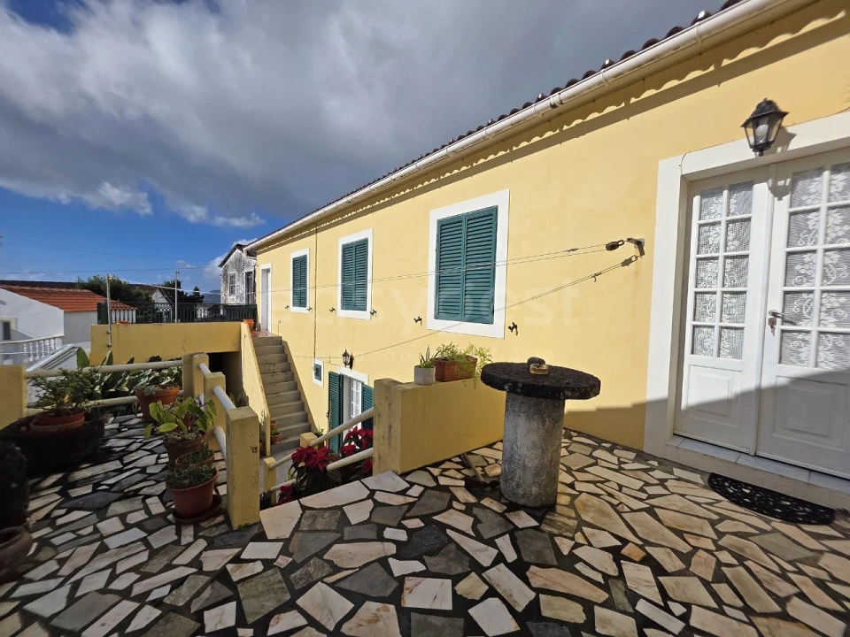 Moradia T3 para Venda em Lajes do Pico Foto 2