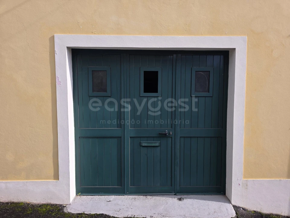 Moradia T3 para Venda em Lajes do Pico Foto 4