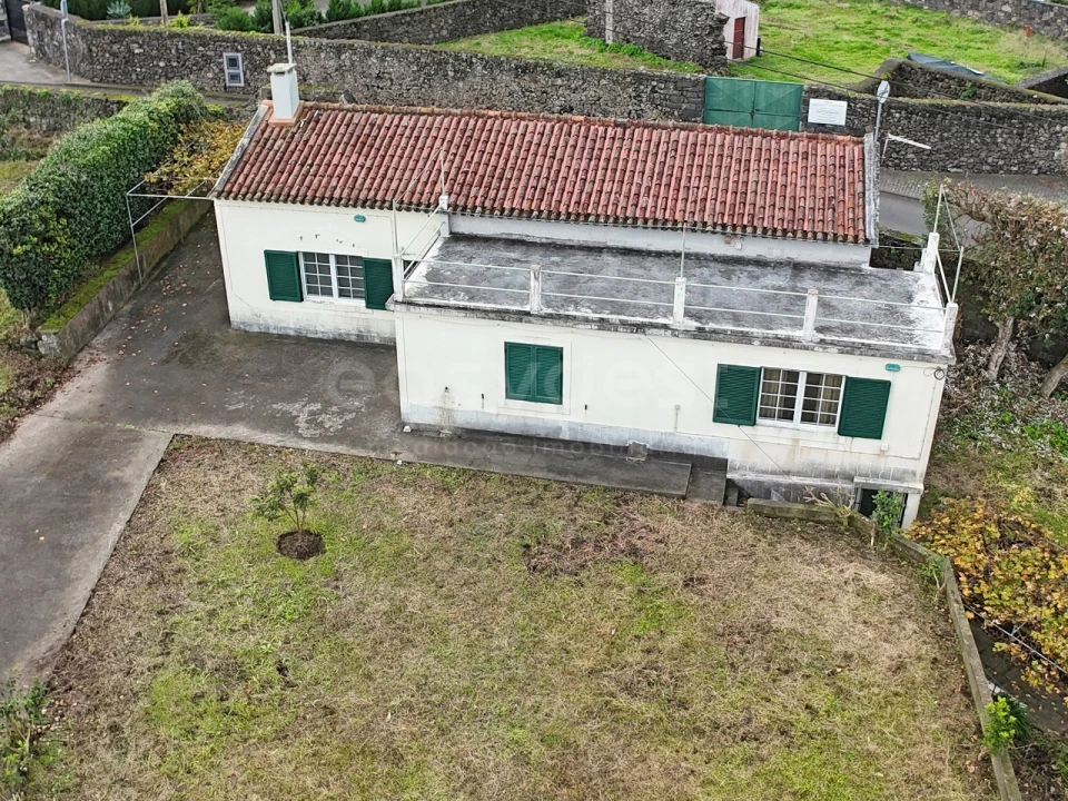 Moradia T3 para Venda em Capelas Foto 5