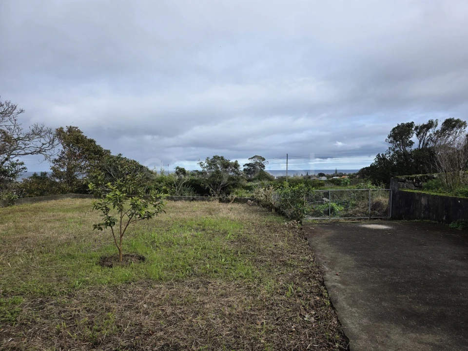 Moradia T3 para Venda em Capelas Foto 11