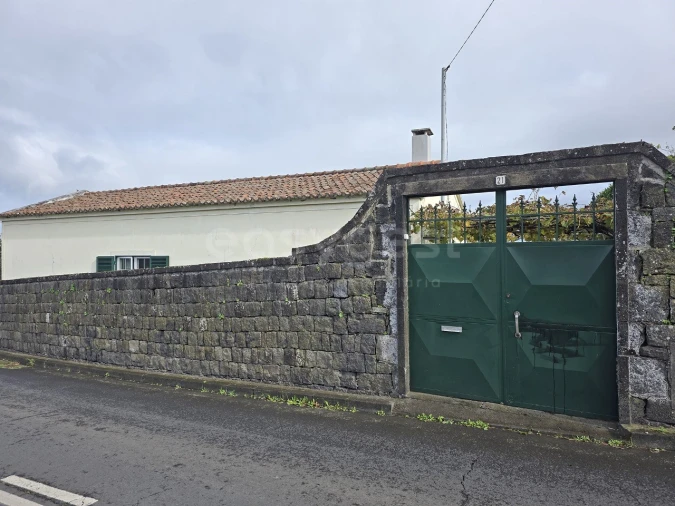 Moradia T3 para Venda em Capelas