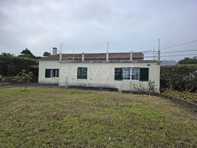 Moradia T3 para Venda em Capelas Foto 4