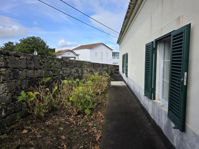 Moradia T3 para Venda em Capelas Foto 7