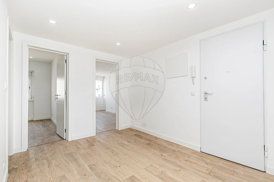 Apartamento T3 para Venda em Queluz e Belas Foto 5