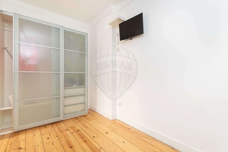 Apartamento T1 para Arrendamento em Santa Maria Maior Foto 7