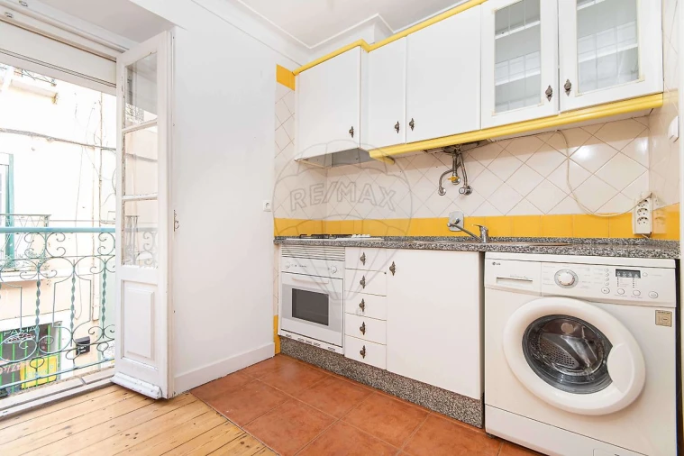 Apartamento T1 para Arrendamento em Santa Maria Maior