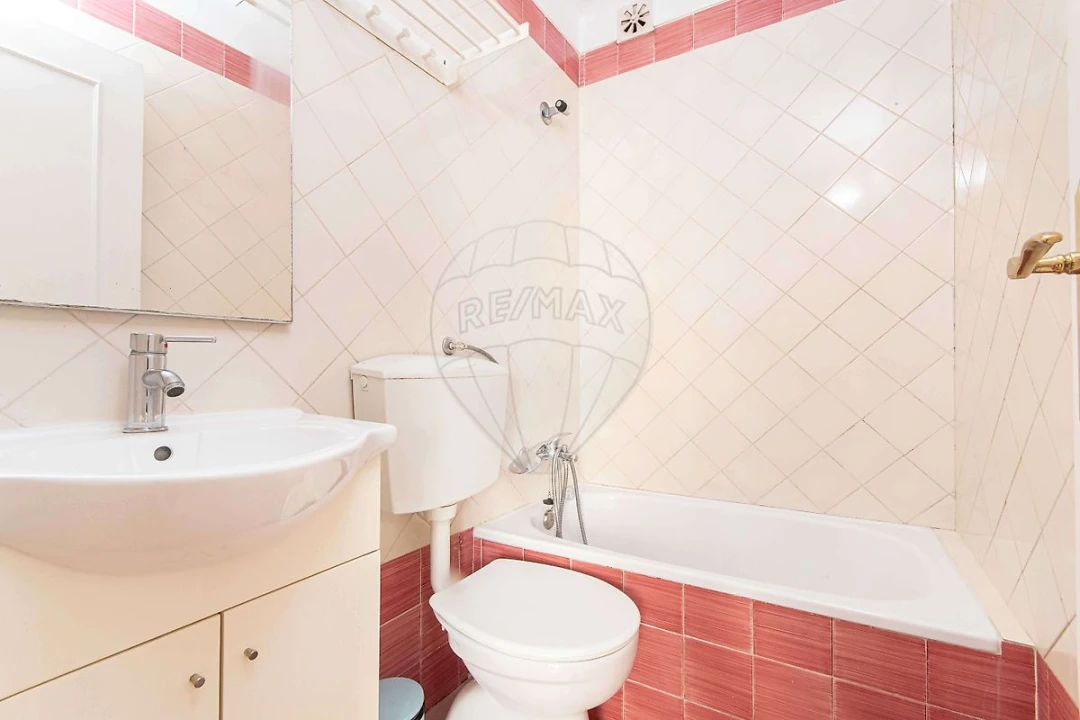 Apartamento T1 para Arrendamento em Santa Maria Maior Foto 9