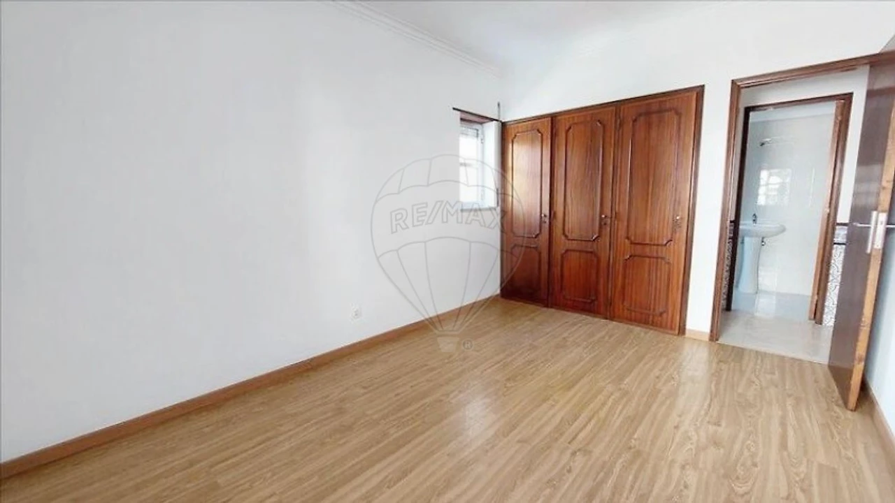Apartamento T2 para Venda em Algueirão-Mem Martins Foto 14