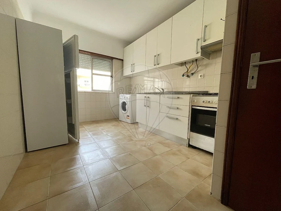 Apartamento T2 para Venda em Algueirão-Mem Martins Foto 12