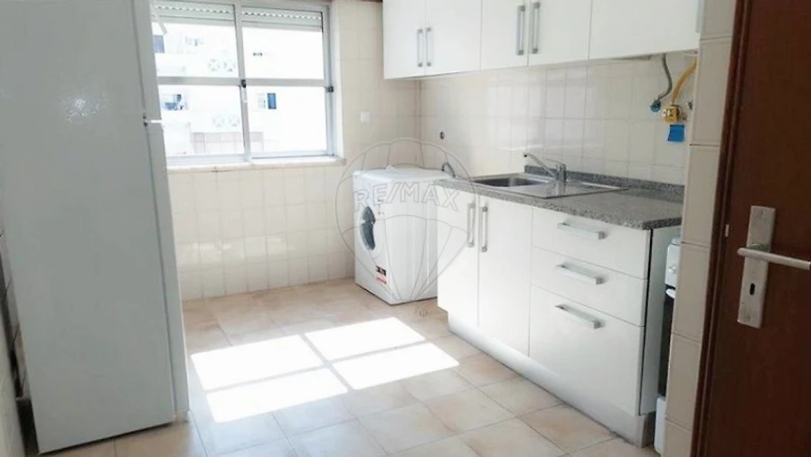 Apartamento T2 para Venda em Algueirão-Mem Martins Foto 6