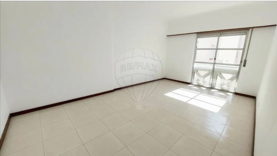 Apartamento T2 para Venda em Algueirão-Mem Martins Foto 12