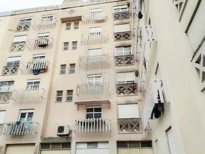 Apartamento T2 para Venda em Algueirão-Mem Martins Foto 2