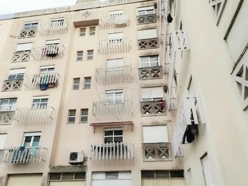 Apartamento T2 para Venda em Algueirão-Mem Martins Foto 2