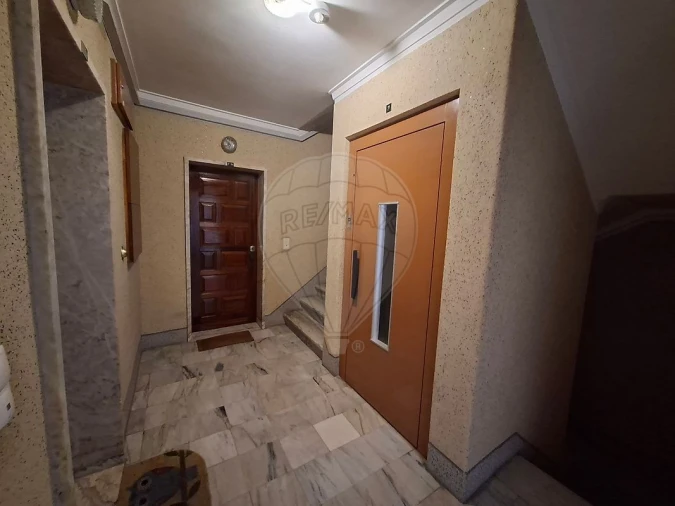 Apartamento T2 para Venda em Algueirão-Mem Martins Foto 7