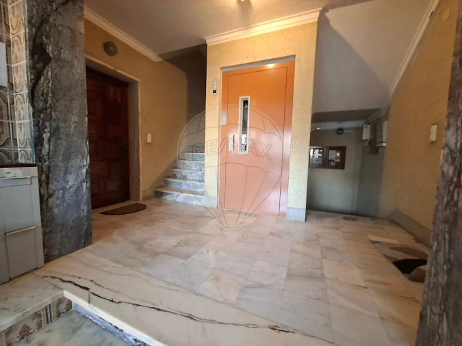 Apartamento T2 para Venda em Algueirão-Mem Martins Foto 9