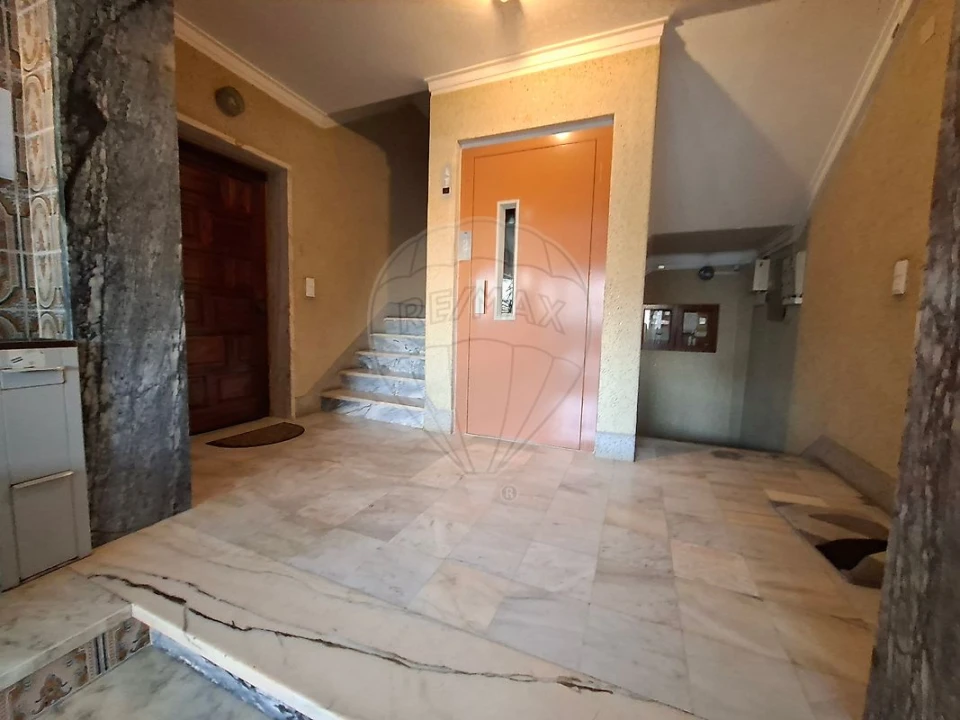 Apartamento T2 para Venda em Algueirão-Mem Martins Foto 9