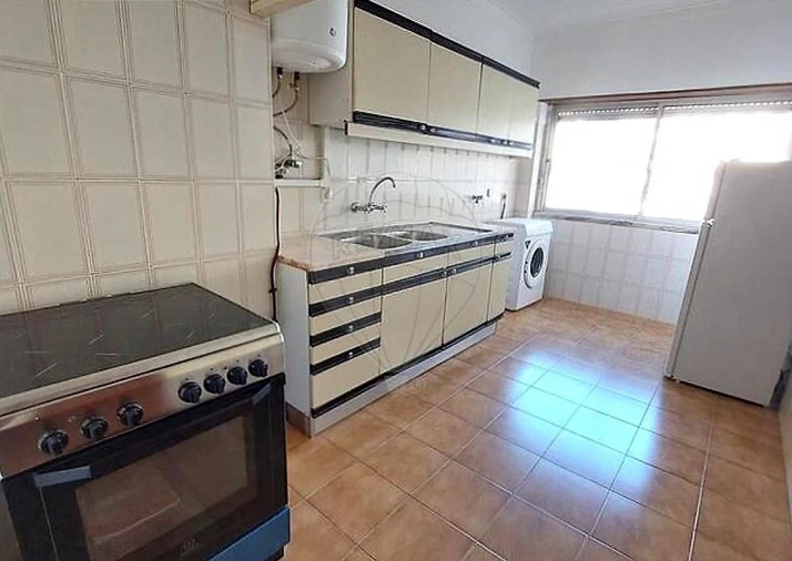 Apartamento T2 para Venda em Algueirão-Mem Martins Foto 1