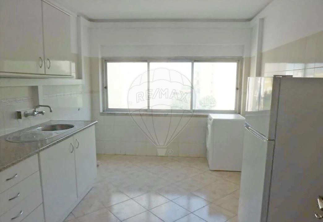 Apartamento T2 para Venda em Carregado e Cadafais Foto 7