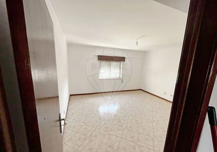 Apartamento T2 para Venda em Carregado e Cadafais Foto 8