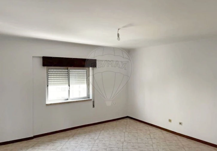 Apartamento T2 para Venda em Carregado e Cadafais Foto 9