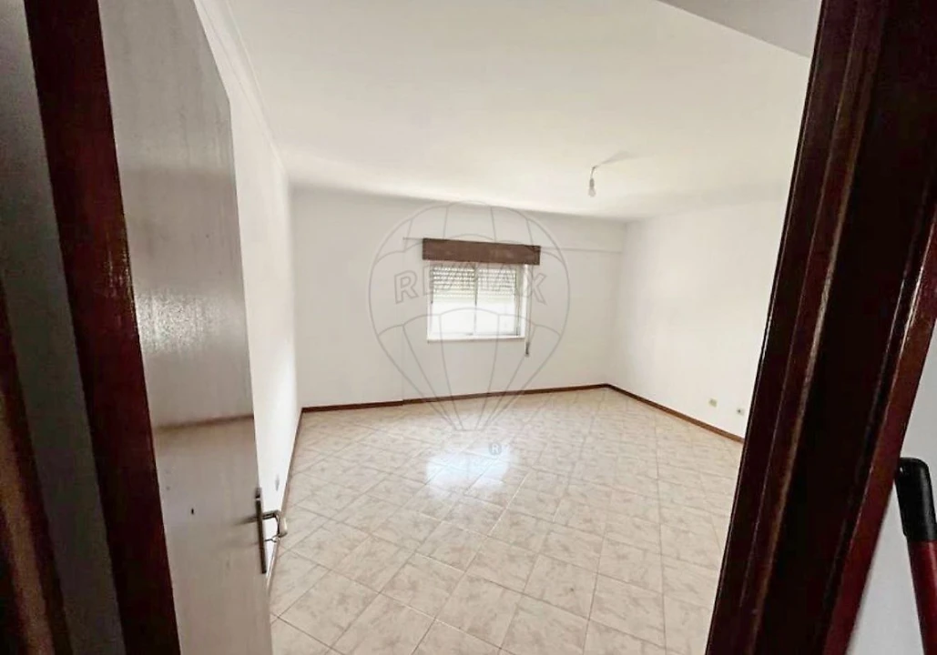 Apartamento T2 para Venda em Carregado e Cadafais Foto 8