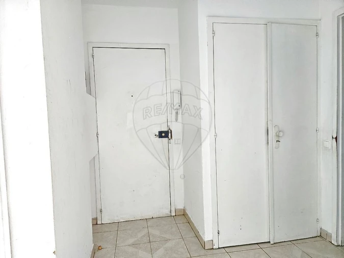 Apartamento T2 para Venda em Corroios Foto 2