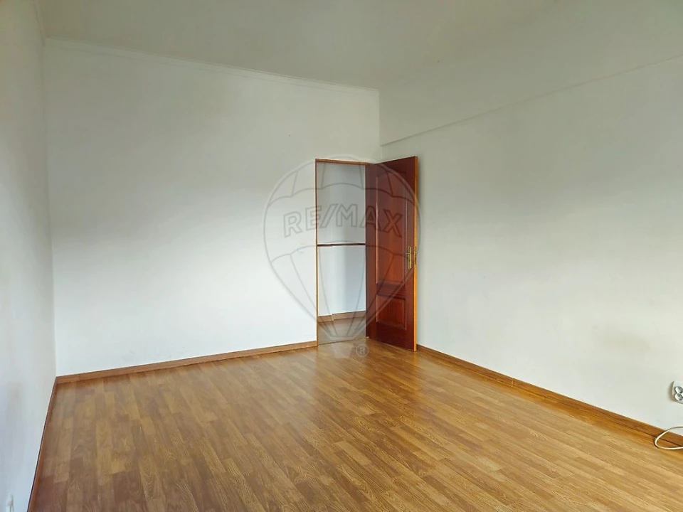 Apartamento T2 para Venda em Amora Foto 12