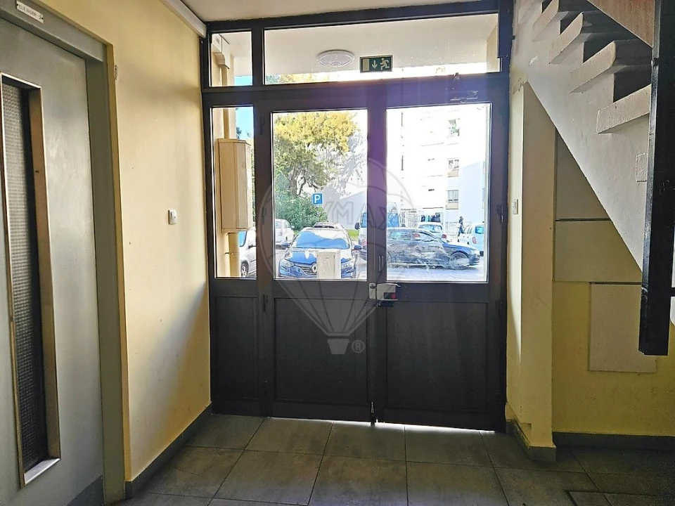 Apartamento T2 para Venda em Corroios Foto 21