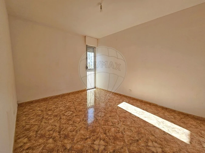 Apartamento T2 para Venda em Corroios Foto 14