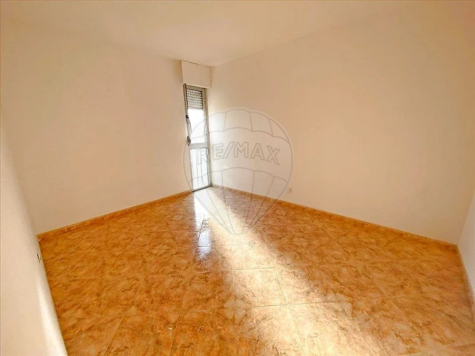 Apartamento T2 para Venda em Corroios Foto 11