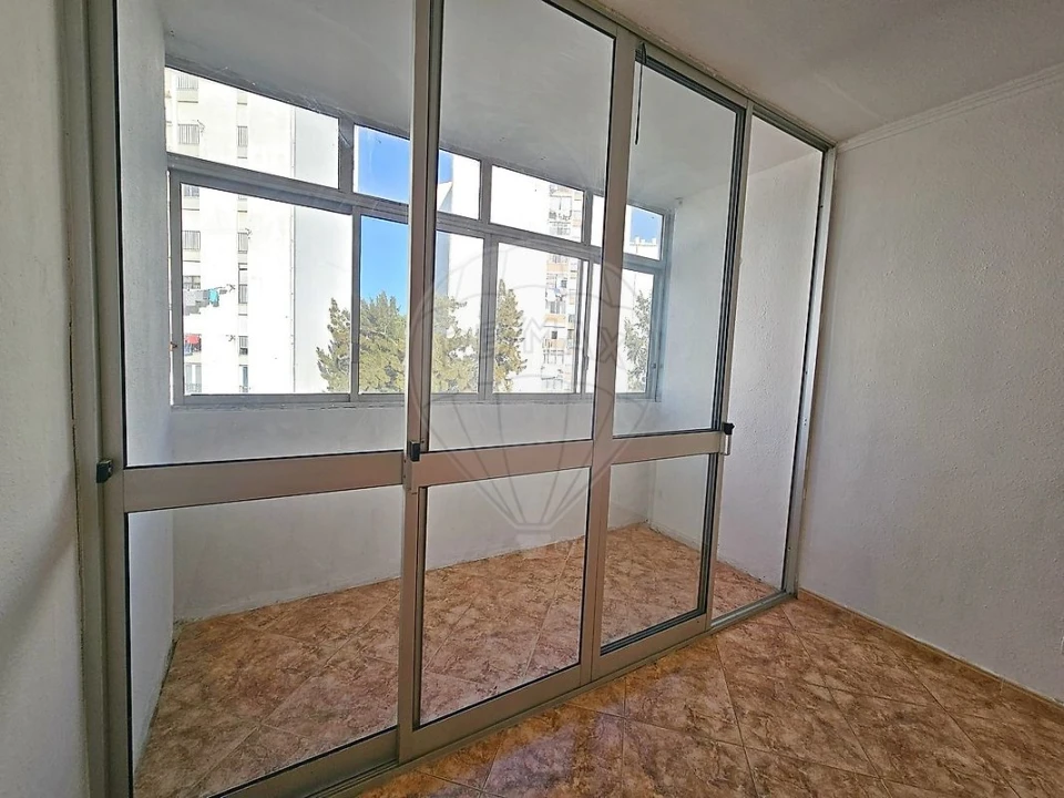 Apartamento T2 para Venda em Corroios Foto 8
