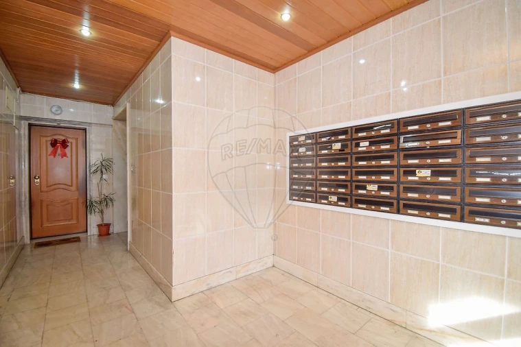 Apartamento T2 para Venda em Cacém e São Marcos Foto 17