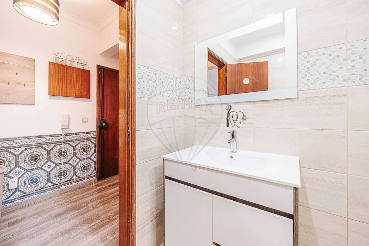 Apartamento T2 para Venda em Amora Foto 13