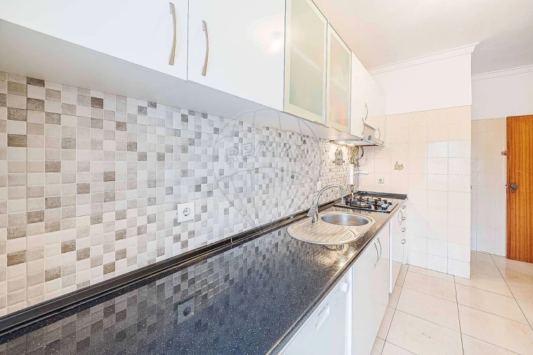 Apartamento T2 para Venda em Amora Foto 3