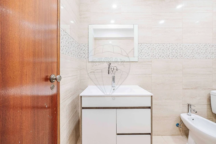 Apartamento T2 para Venda em Amora Foto 14