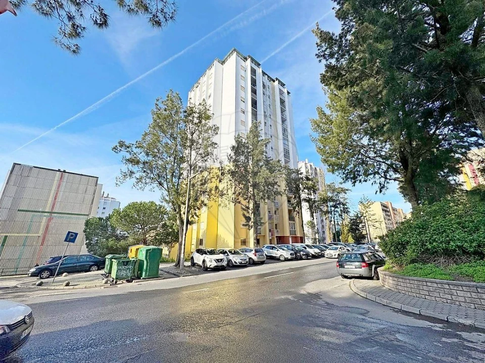 Apartamento T3 para Venda em Algueirão-Mem Martins Foto 3